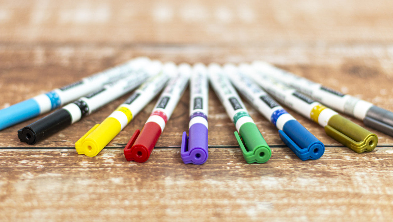 DecoArt glass paint marker set with six colorful markers for decorating glass surfaces and crafts.