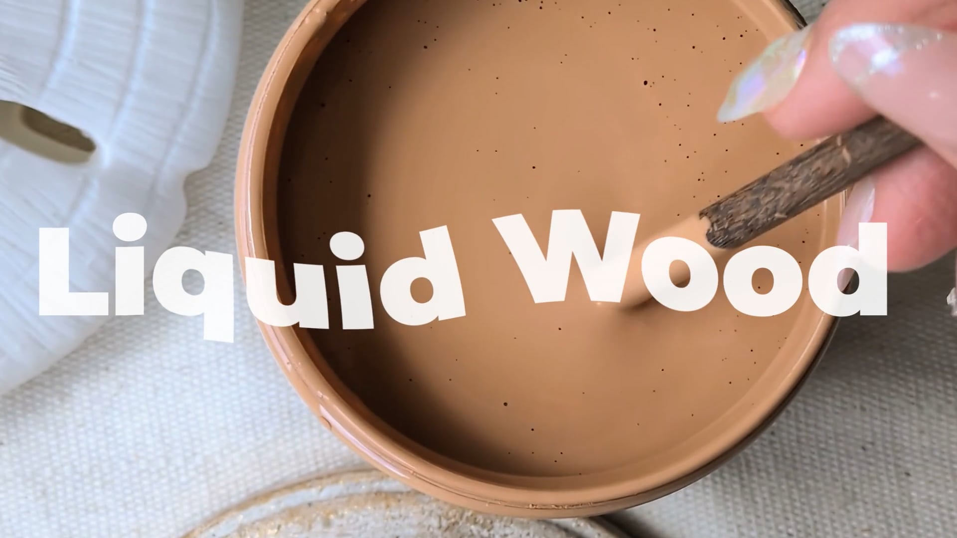 Retique It Liquid Wood video stirring jar with 60% wood fiber